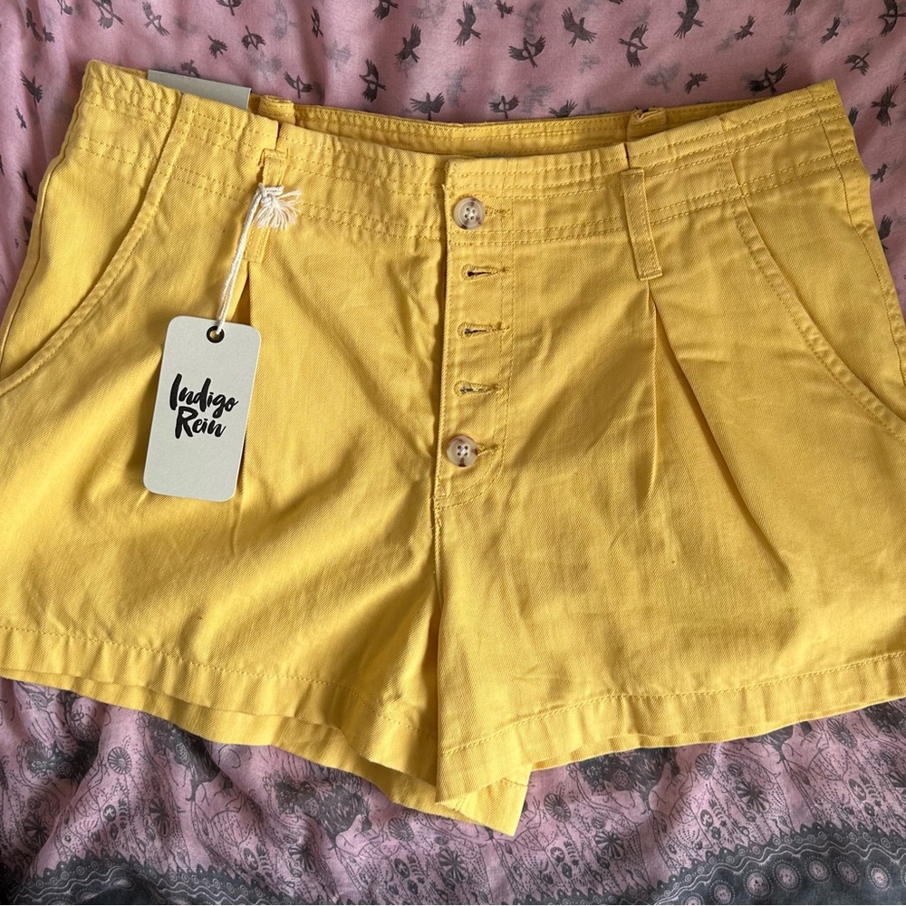 💛 NWT Indigo Rein Yellow Super High Rise Shorts Size 13/30